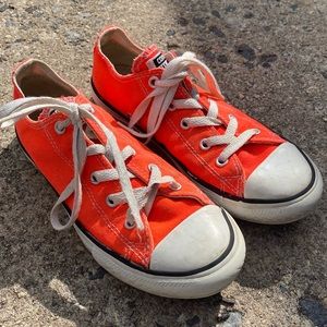kids size 2 converse